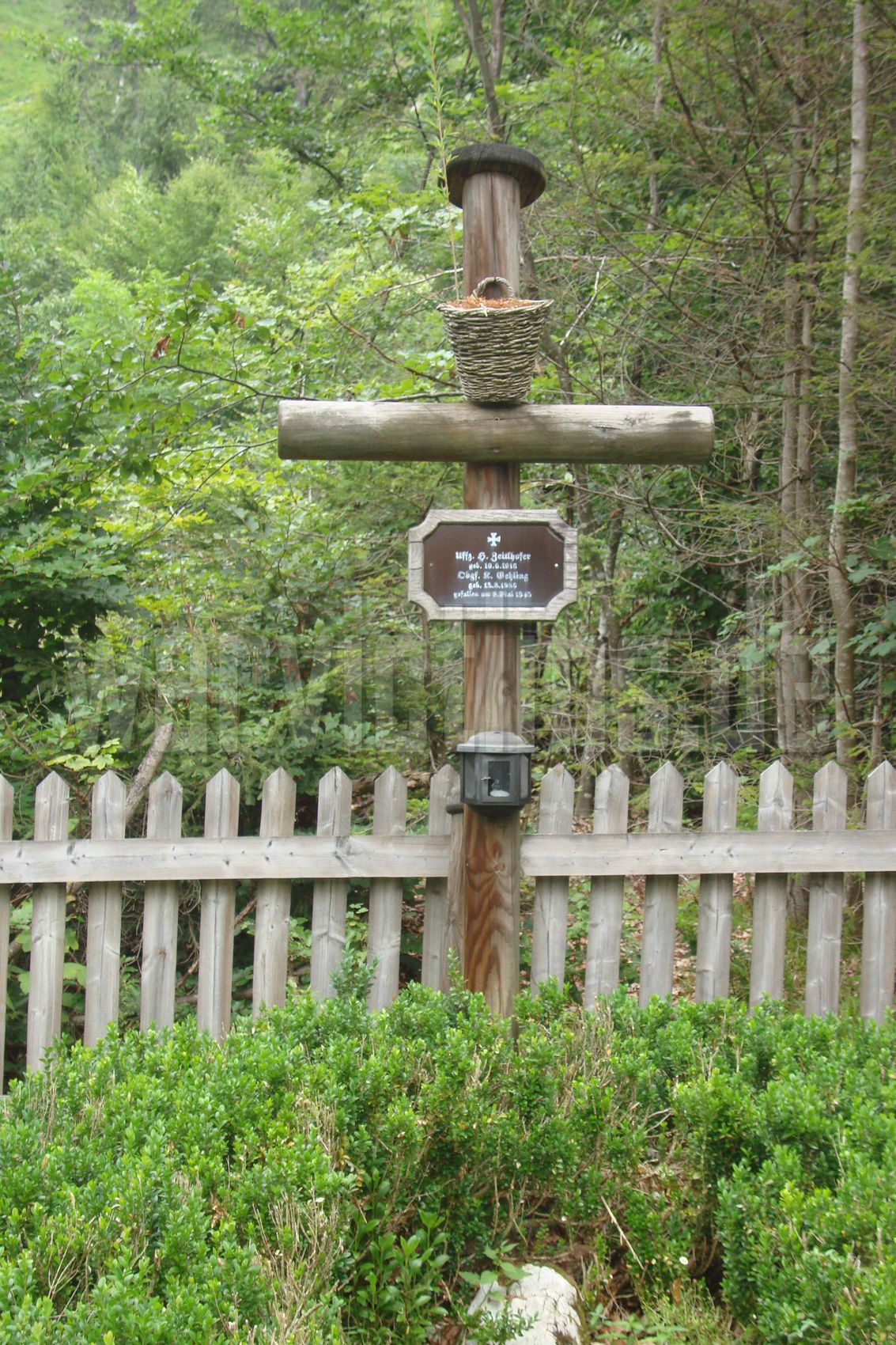 Weißenbach+am+Attersee+-+Feldgrab